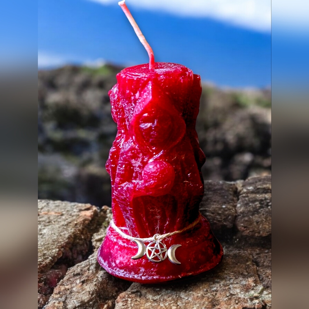 Candle for spells with Dragon's blood. Hecate's Triad. Wicca. Paganism....
